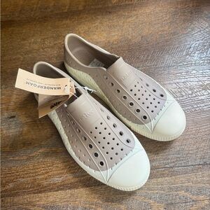 Native Jefferson Wanderfoam Roam Shoes Women's Beige and Cream Slip-On Sneakers